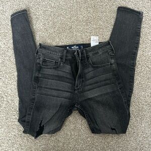 Hollister / High-Rise Super Skinny ripped jeans